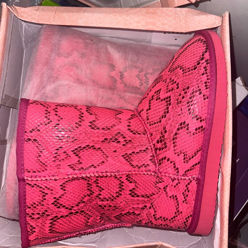 ‼️‼️‼️‼️‼️‼️ SOLD ❌❌‼️‼️‼️Hot pink fashion boot